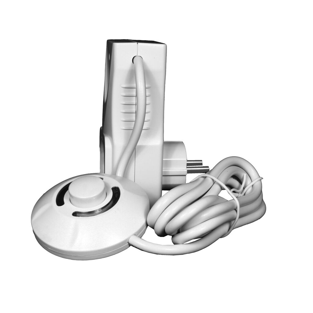 Extension Cable with EcoSavers Foot Switch Convenient Control (Image 5 of 5) - Socket with EcoSavers Foot Switch (Extension Cable with Button on Cable, Schuko) 

 Tired of reachi. Keywords: energy-saving, energysaving. SKU: 8717853705724 EcoSavers Footswitch Extension Socke
